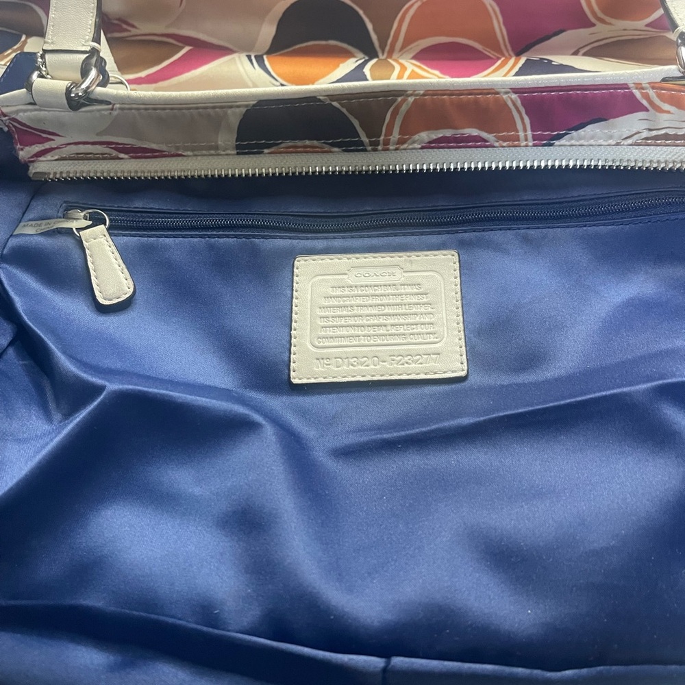 Coach Tote - Picture 6 of 7